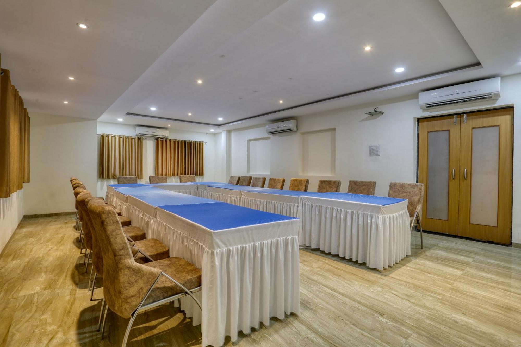 Soonstay Hotel Konark Indore Buitenkant foto