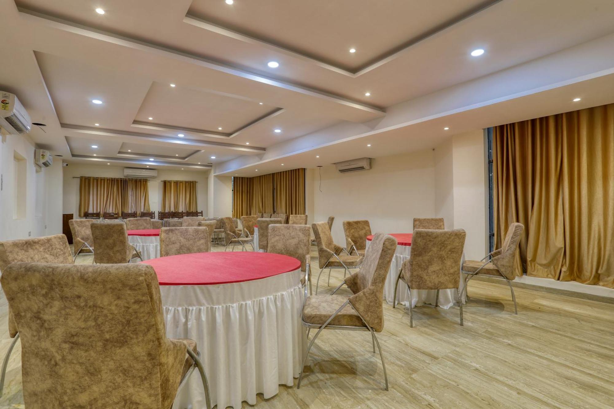 Soonstay Hotel Konark Indore Buitenkant foto